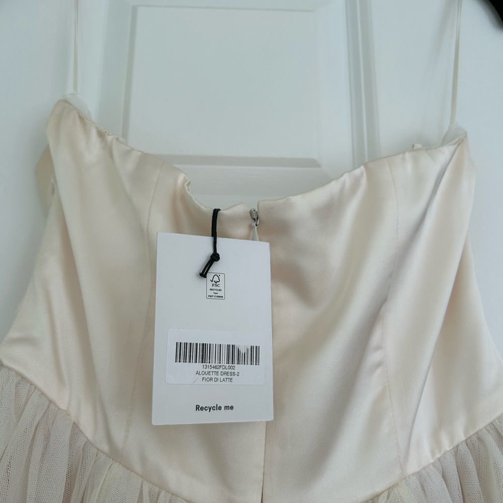 Elegant Strapless White Gown - Picture 5 of 6